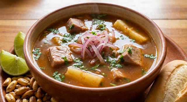 Encebollado de pescado